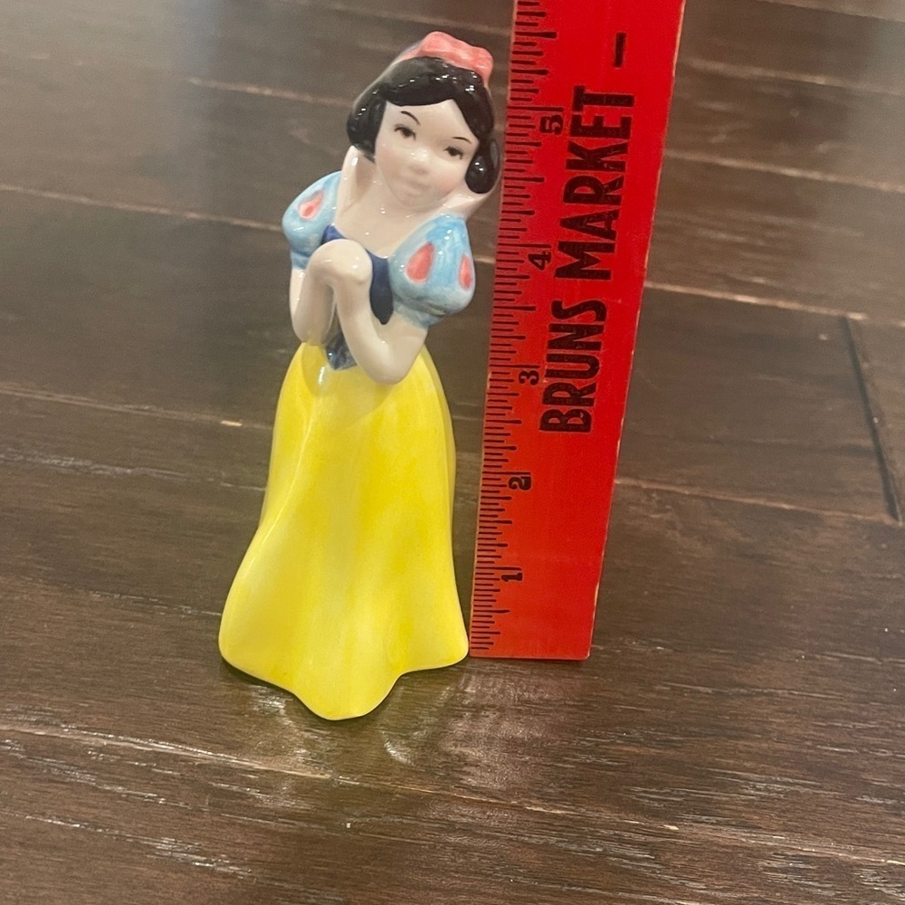 Disney Snow White Figurine - Yellow, Blue, and Red - Picture 4 of 4